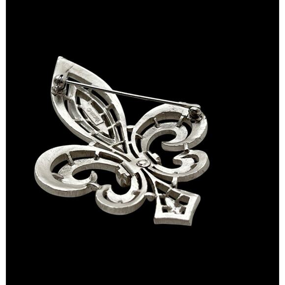 Crown Trifari Fleur De Lis Brooch Silver Tone Pin Brushed Smooth Shiny Wearable - Picture 9 of 12